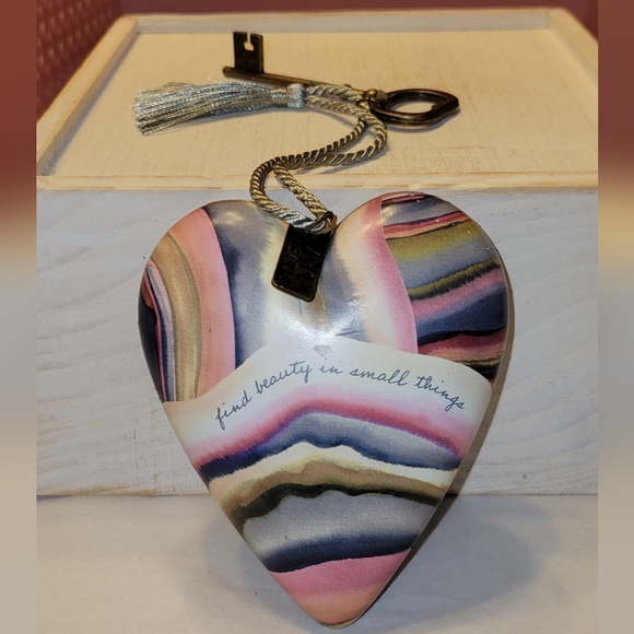 Art Hearts 💕 Puffed Decoration w/ Key - Picture 9 of 12